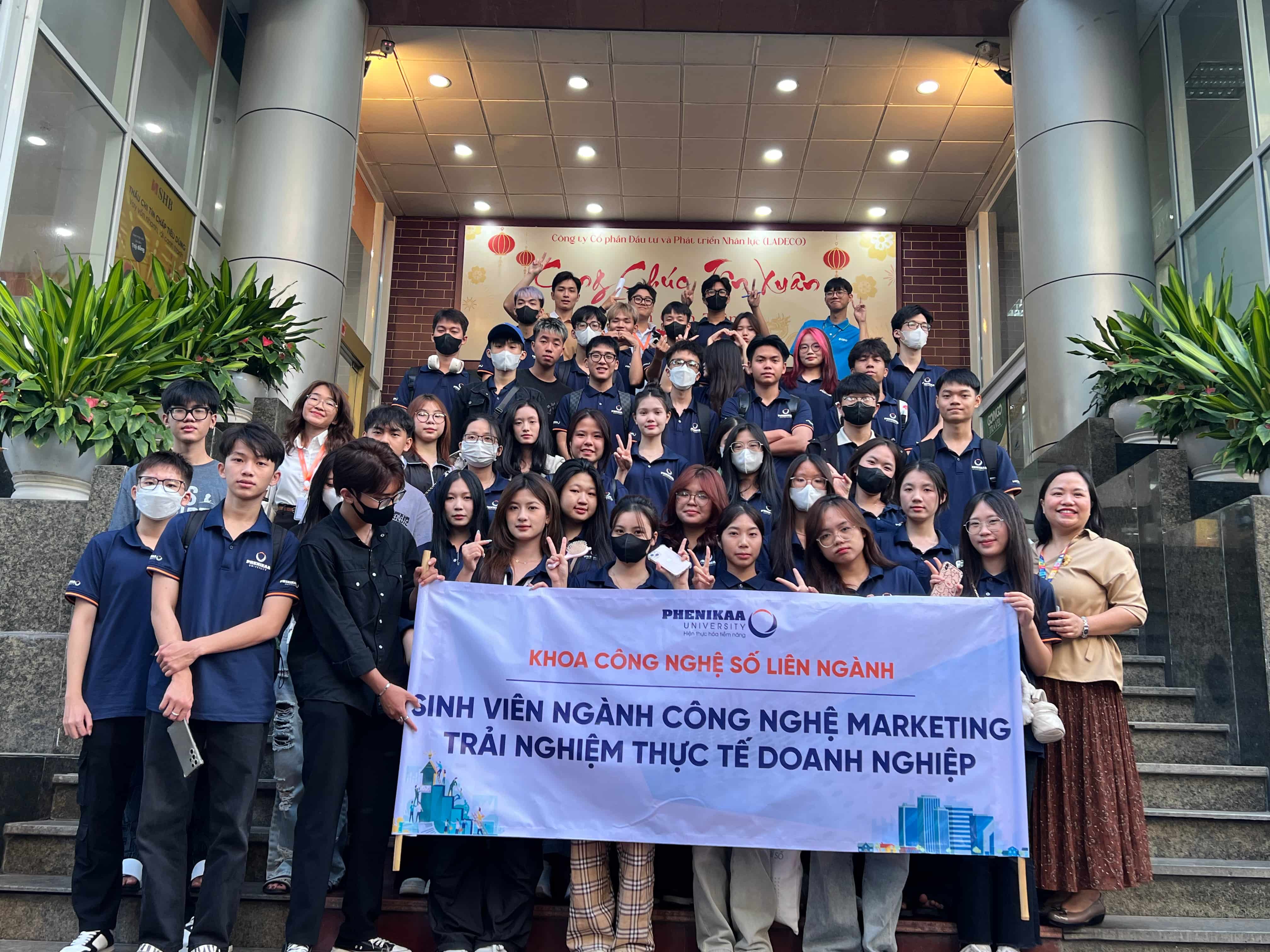 Trải nghiệm tham quan thực tế của sinh viên Trường Đại học Phenikaa tại văn phòng Sapo Hà Nội