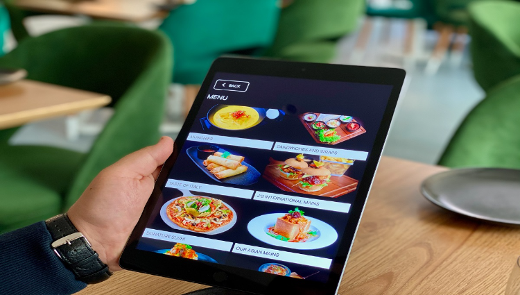 Menu điện tử là gì? Giải pháp gọi món tiện lợi, dễ dàng với Sapo
