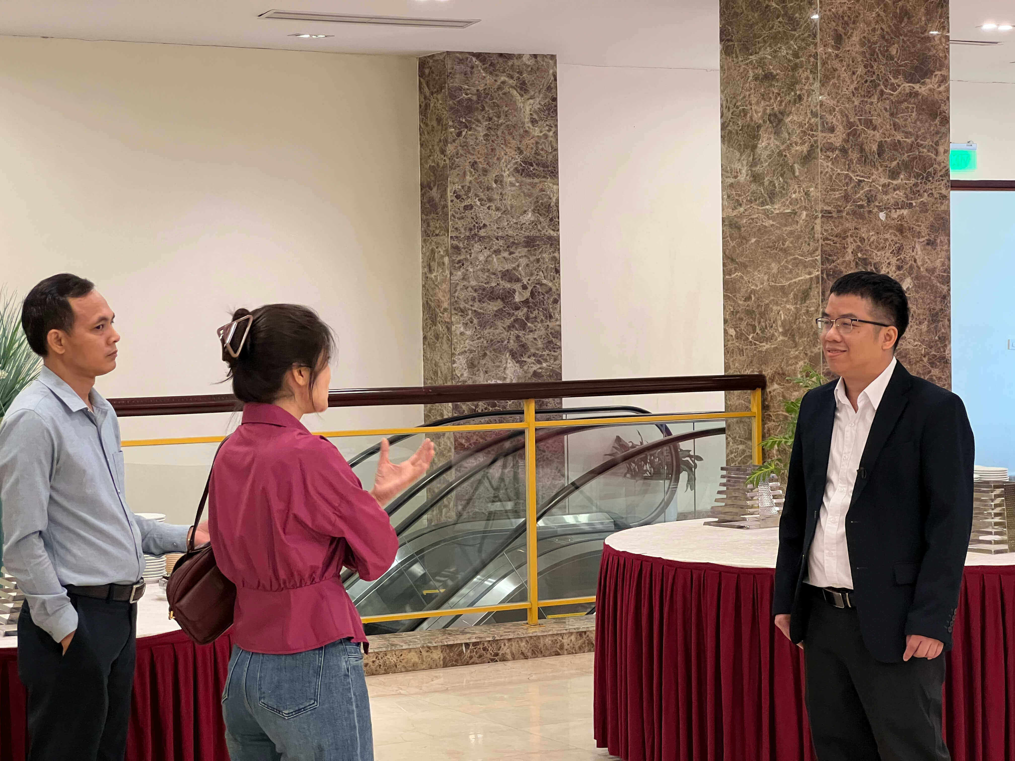ông hoàng hạnh phúc tại hội thảo