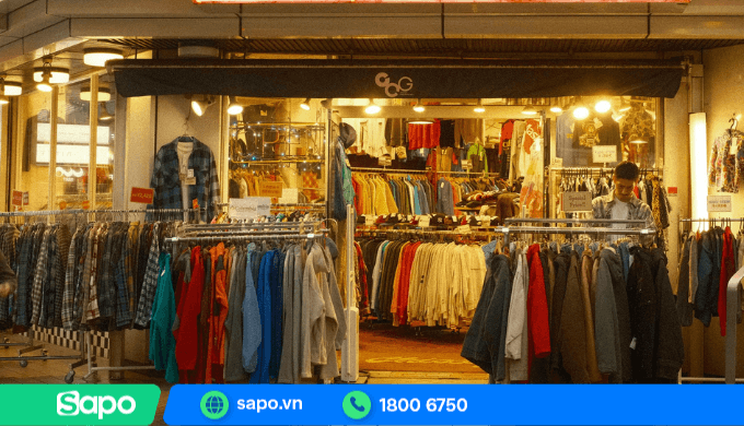 Cửa hàng có mặt tiền thuận lợi mua sắm