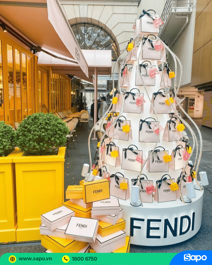 mẫu trang trí cây thông mới lạ