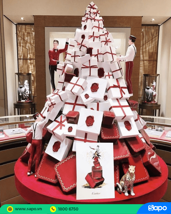 Cây thông bằng hộp quà trang trí cửa hàng