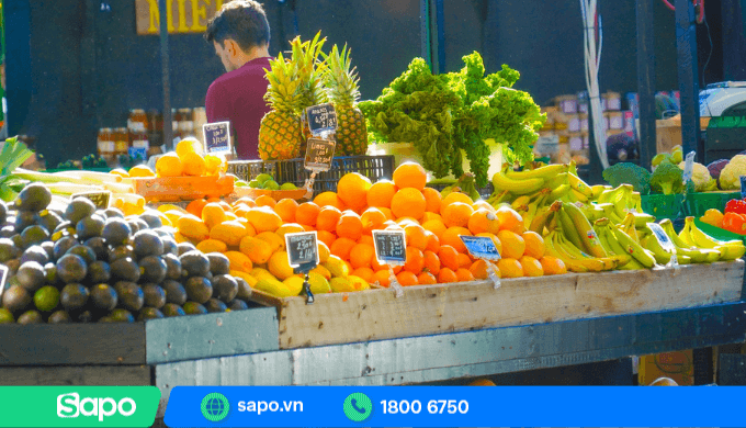 Một góc chợ đầu mối hoa quả đầu mối