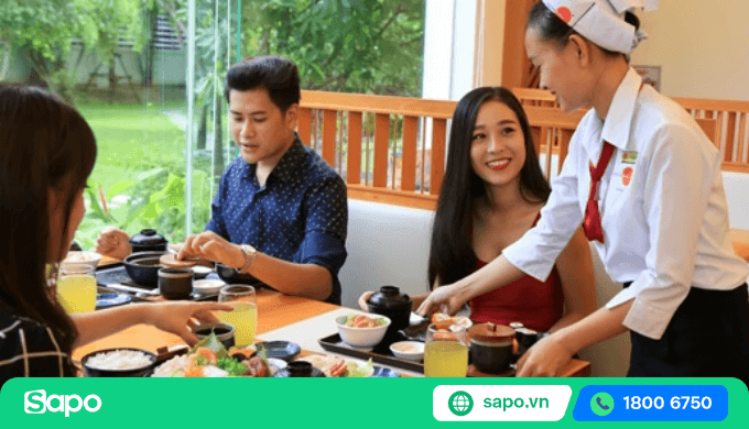 khách hàng phàn nàn về chất lượng món ăn