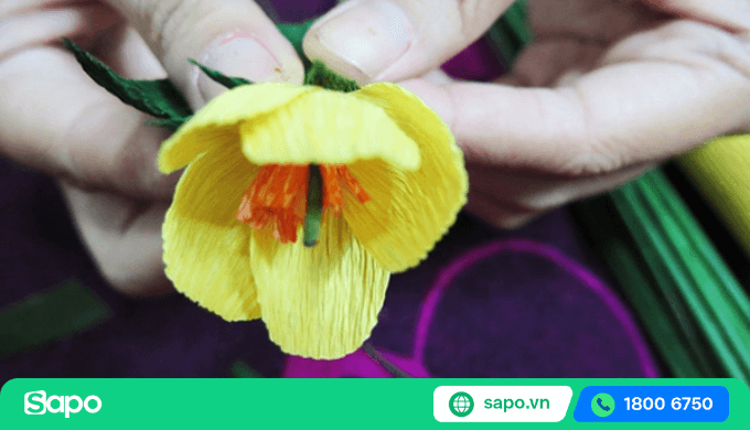 kết lại các mảnh để thành hoa mai