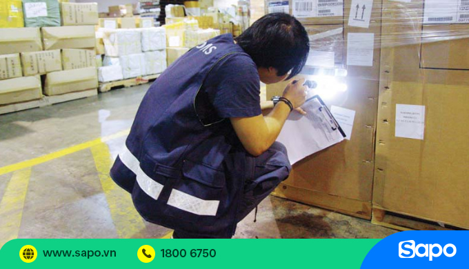 Kiểm tra hàng tạp hóa nhập kỹ càng
