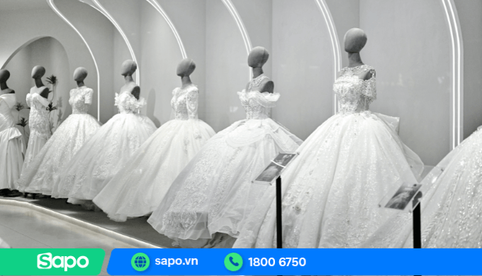 Trưng bày váy cưới
