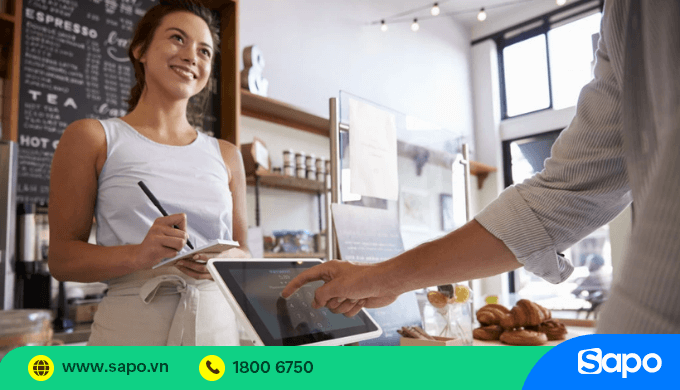 thu ngân thu tiền của khách hàng
