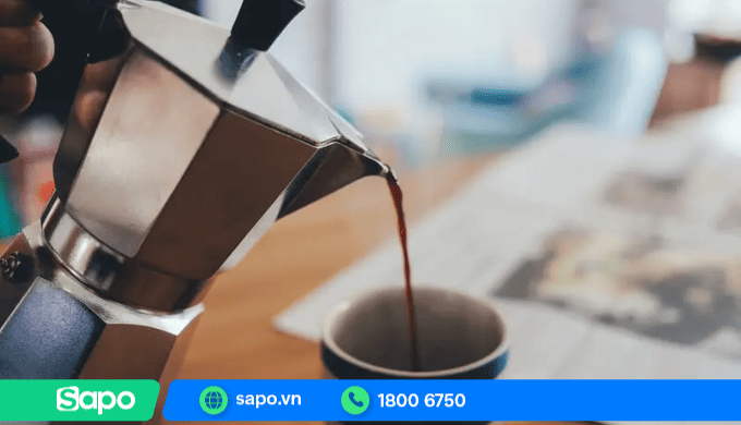Cà phê được pha bằng cách đun sôi trong ấm Moka Pot