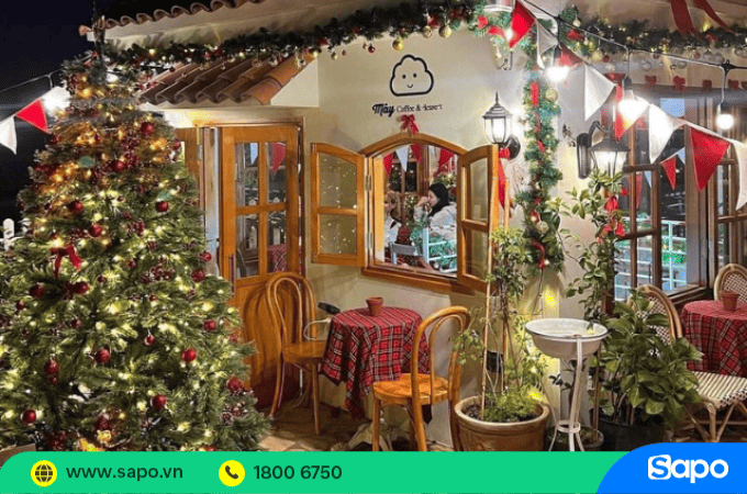 Quán cafe decor Giáng sinh siêu đẹp Mây coffee