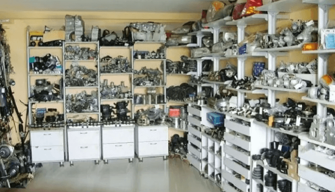 Quản lý cửa hàng phụ tùng xe máy