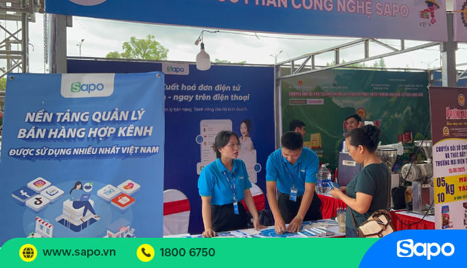 Gian hàng của Sapo thu hút sự quan tâm lớn từ các khách tham dự