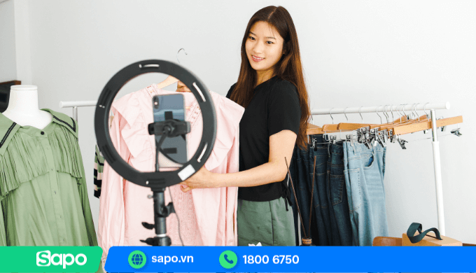 Giá giữ máy ảnh kết hợp tăng sáng