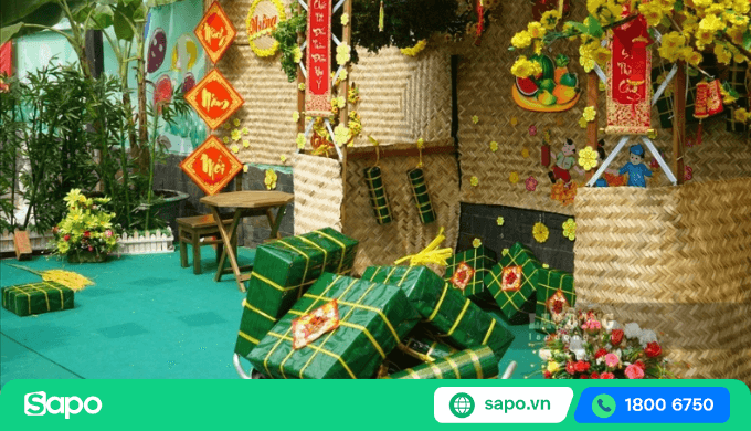 Trang trí tết cho quán cà phê bằng bánh chưng bánh tét