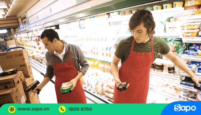 Kiểm tra hàng hóa tại siêu thị
