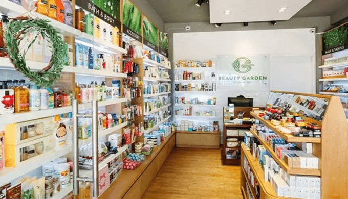 Quản lý cửa hàng kinh doanh mỹ phẩm