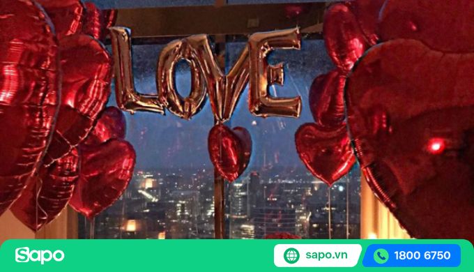 trang trí valentine cửa sổ và kính